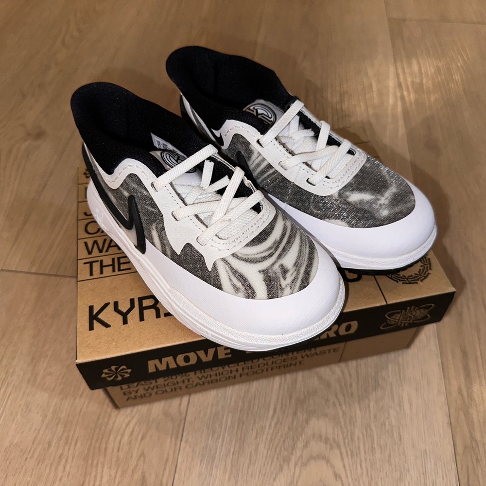 KYRIE 8 (TD) Black White / Size 10c
